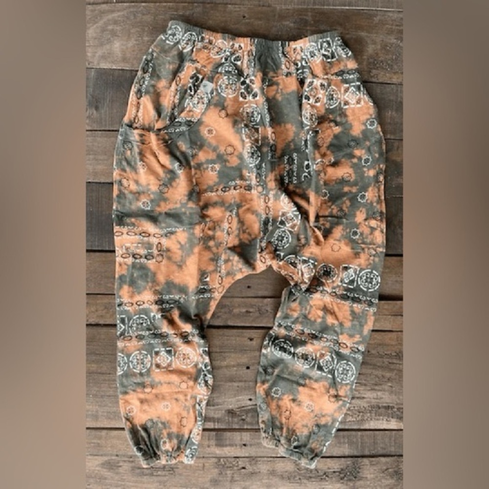 NWT Jaded Gypsy FROM HERE AND BEYOND PANTS BLEACHED OLIVE BANDANA - Picture 4 of 8